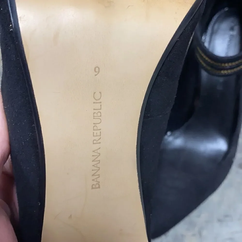 Banana Republic Black Suede Gayle Zip Ankle Heels Size 9